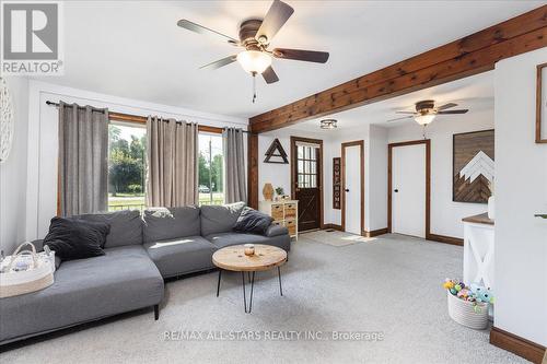 286 Rayners Drive, Georgina, ON - Indoor Photo Showing Living Room