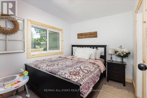 286 Rayners Drive, Georgina, ON - Indoor Photo Showing Bedroom