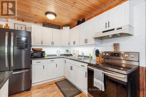 286 Rayners Drive, Georgina, ON - Indoor Photo Showing Kitchen With Double Sink