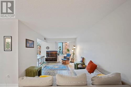 903 - 33 University Avenue, Toronto, ON - Indoor Photo Showing Living Room