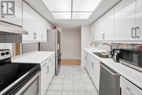 903 - 33 University Avenue, Toronto, ON - Indoor Photo Showing Kitchen