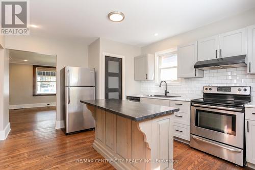 45 Hemlock Street, St. Thomas, ON - Indoor Photo Showing Kitchen With Upgraded Kitchen