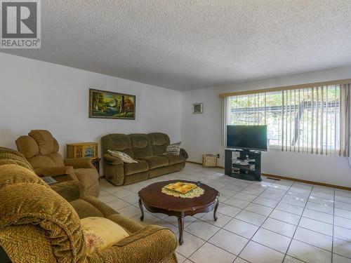 168 Braelyn Crescent, Penticton, BC - Indoor Photo Showing Living Room