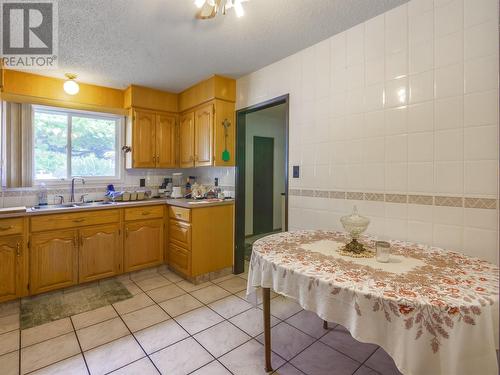 168 Braelyn Crescent, Penticton, BC - Indoor Photo Showing Kitchen With Double Sink