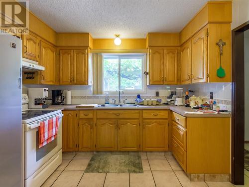 168 Braelyn Crescent, Penticton, BC - Indoor Photo Showing Kitchen With Double Sink