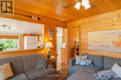 14 Kitchener Street, South Bruce Peninsula, ON - Indoor Photo Showing Living Room