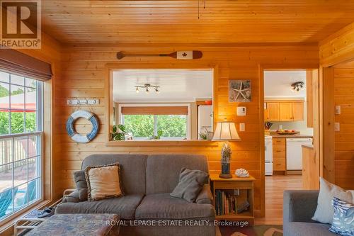 14 Kitchener Street, South Bruce Peninsula, ON - Indoor Photo Showing Living Room