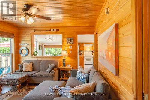 14 Kitchener Street, South Bruce Peninsula, ON - Indoor Photo Showing Living Room