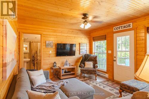 14 Kitchener Street, South Bruce Peninsula, ON - Indoor Photo Showing Living Room