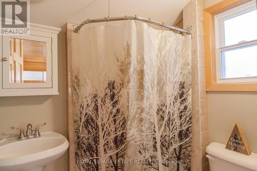 14 Kitchener Street, South Bruce Peninsula, ON - Indoor Photo Showing Bathroom