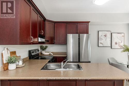 21 Covington Blue Crescent, Wasaga Beach, ON - Indoor Photo Showing Kitchen With Double Sink