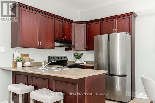 21 Covington Blue Crescent, Wasaga Beach, ON - Indoor Photo Showing Kitchen With Double Sink