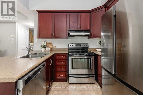 21 Covington Blue Crescent, Wasaga Beach, ON - Indoor Photo Showing Kitchen With Double Sink