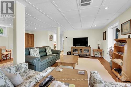 4537 Kingfish Bay Road N, Rideau Lakes, ON - Indoor Photo Showing Living Room