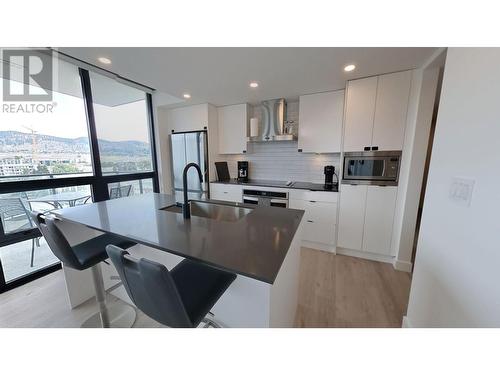 1471 St Paul Street Unit# 908, Kelowna, BC - Indoor Photo Showing Kitchen With Stainless Steel Kitchen With Upgraded Kitchen