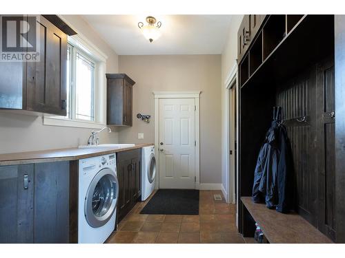 4284 Jaud Road, Kelowna, BC - Indoor Photo Showing Laundry Room