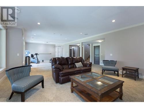 4284 Jaud Road, Kelowna, BC - Indoor Photo Showing Living Room