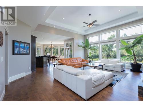 4284 Jaud Road, Kelowna, BC - Indoor Photo Showing Living Room