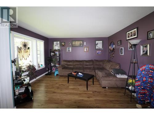 510 Carson Road, Grand Forks, BC - Indoor Photo Showing Living Room