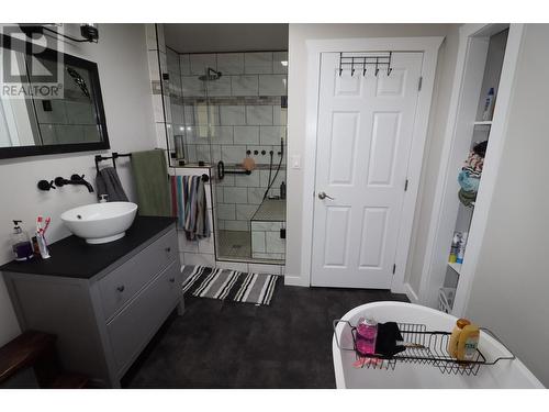 510 Carson Road, Grand Forks, BC - Indoor Photo Showing Bathroom