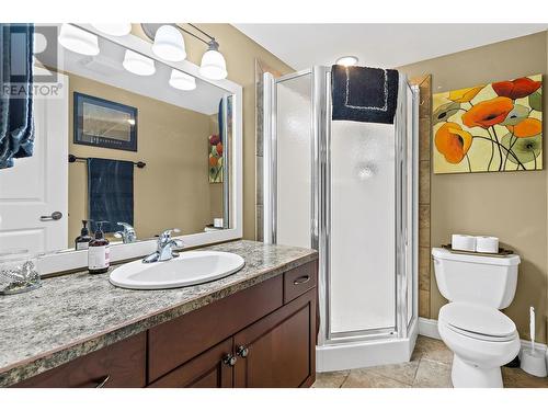 1700 24 Street Ne, Salmon Arm, BC - Indoor Photo Showing Bathroom