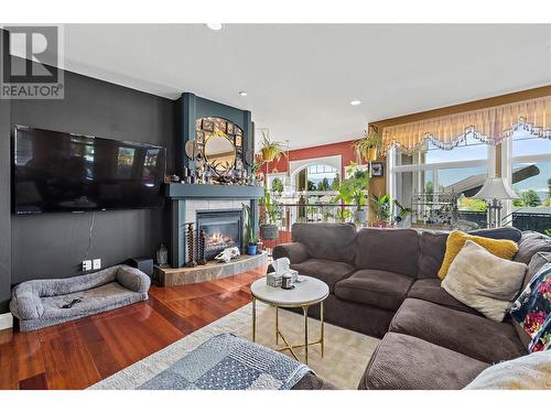 1700 24 Street Ne, Salmon Arm, BC - Indoor Photo Showing Living Room With Fireplace