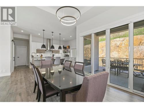 695 Deans Drive, Kelowna, BC - Indoor Photo Showing Dining Room