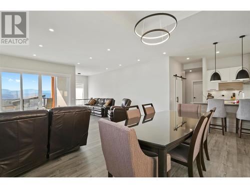 695 Deans Drive, Kelowna, BC - Indoor Photo Showing Dining Room