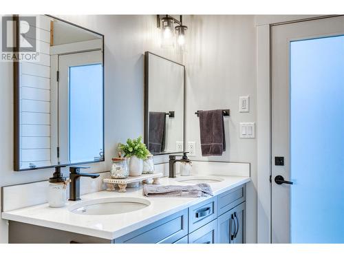 2501 Radio Tower Road Unit# 191, Oliver, BC - Indoor Photo Showing Bathroom