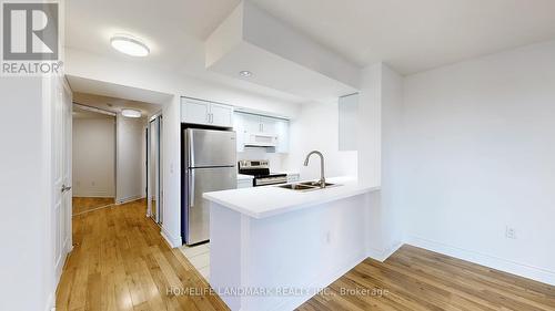 429 - 500 Doris Avenue, Toronto (Willowdale East), ON - Indoor Photo Showing Kitchen With Double Sink