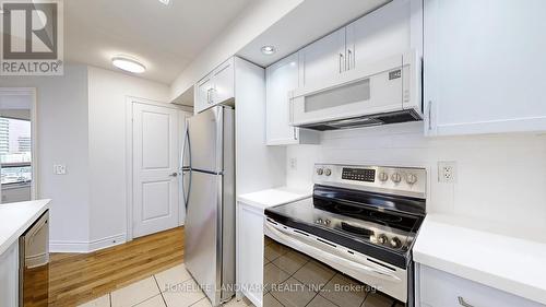 429 - 500 Doris Avenue, Toronto (Willowdale East), ON - Indoor Photo Showing Kitchen