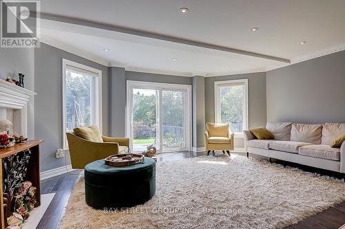 39 Calderbridge Crescent, Markham (Unionville), ON - Indoor Photo Showing Living Room