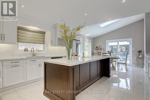 39 Calderbridge Crescent, Markham (Unionville), ON - Indoor Photo Showing Kitchen With Upgraded Kitchen