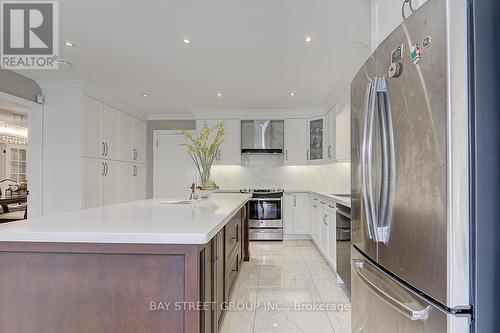 39 Calderbridge Crescent, Markham (Unionville), ON - Indoor Photo Showing Kitchen With Double Sink With Upgraded Kitchen