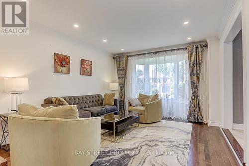 39 Calderbridge Crescent, Markham (Unionville), ON - Indoor Photo Showing Living Room