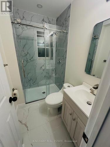 922 Burlington Street E, Hamilton (Central), ON - Indoor Photo Showing Bathroom