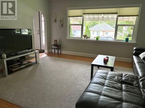 1217 Columbia  Avenue, Trail, BC - Indoor Photo Showing Living Room