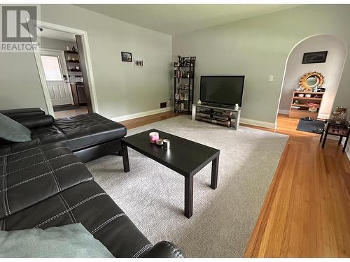 1217 Columbia  Avenue, Trail, BC - Indoor Photo Showing Living Room