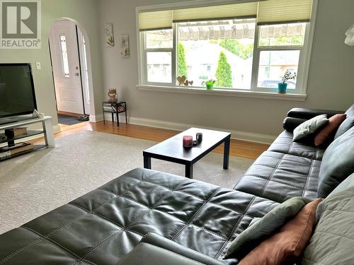 1217 Columbia  Avenue, Trail, BC - Indoor Photo Showing Living Room