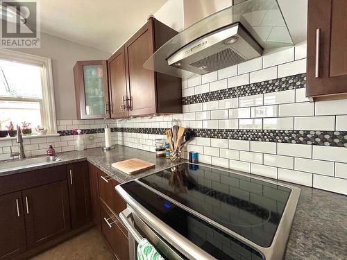 1217 Columbia  Avenue, Trail, BC - Indoor Photo Showing Kitchen