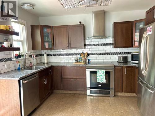 1217 Columbia  Avenue, Trail, BC - Indoor Photo Showing Kitchen With Upgraded Kitchen