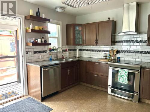 1217 Columbia  Avenue, Trail, BC - Indoor Photo Showing Kitchen