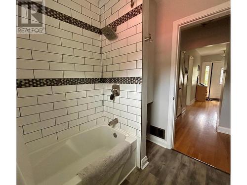 1217 Columbia  Avenue, Trail, BC - Indoor Photo Showing Bathroom