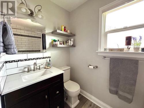 1217 Columbia  Avenue, Trail, BC - Indoor Photo Showing Bathroom