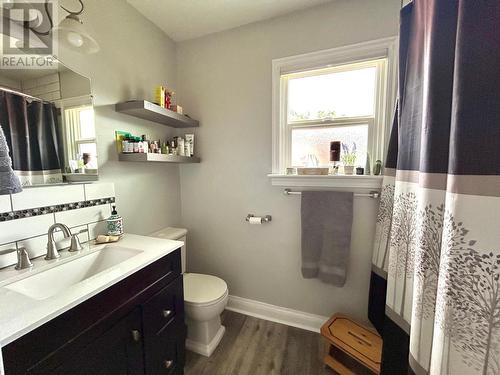 1217 Columbia  Avenue, Trail, BC - Indoor Photo Showing Bathroom