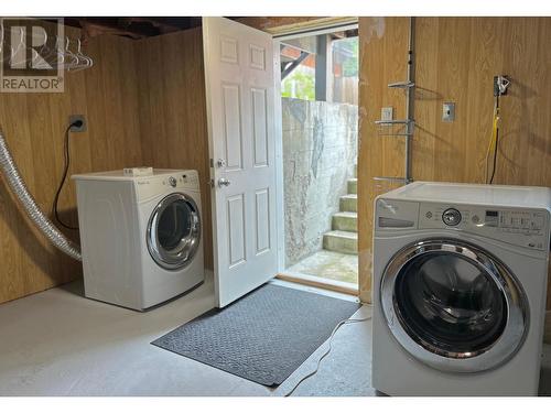 1217 Columbia  Avenue, Trail, BC - Indoor Photo Showing Laundry Room