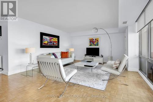 601 - 380 King Street, London, ON - Indoor Photo Showing Living Room