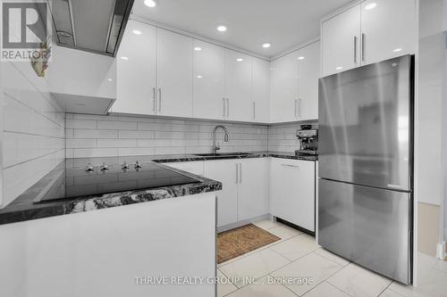 601 - 380 King Street, London, ON - Indoor Photo Showing Kitchen With Upgraded Kitchen