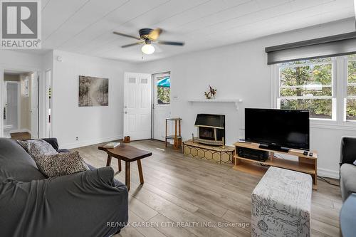 12111 Walnut Hill Road, Wainfleet (Marshville/Winger), ON - Indoor Photo Showing Living Room