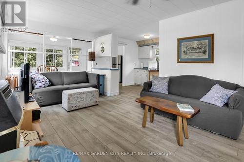 12111 Walnut Hill Road, Wainfleet (Marshville/Winger), ON - Indoor Photo Showing Living Room